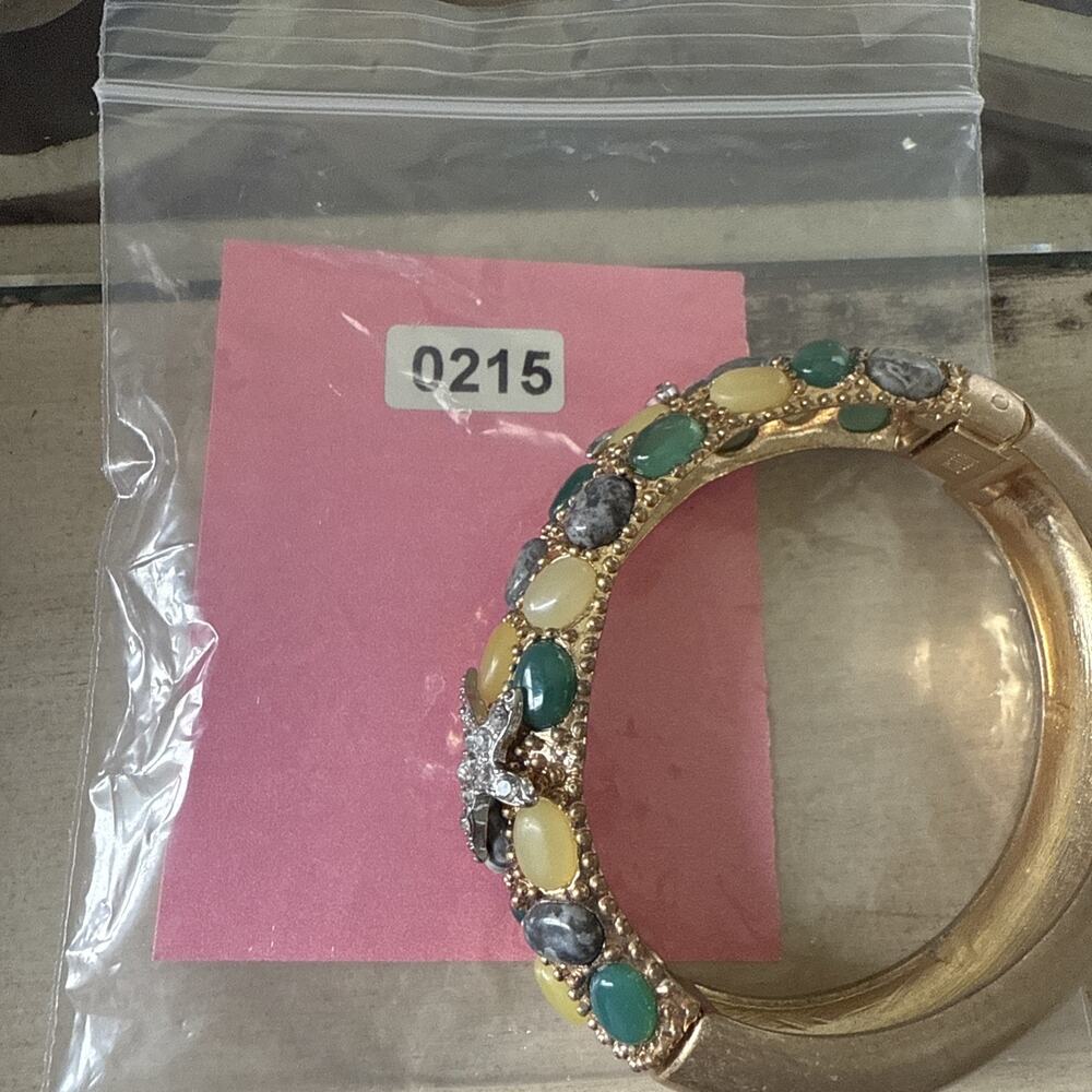 Vintage Cabi Cuff Bracelet Hinged‎ Rhinestone Starfish Colorful Stones Gold Tone - Picture 10 of 10